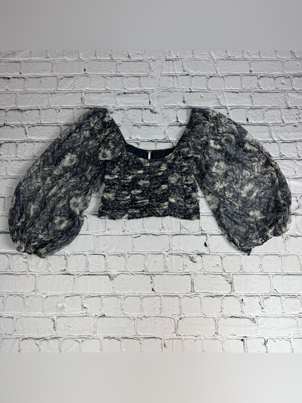 Free People Lilia Navy Blue Floral Sheer Puff Sleeve Smocked Crop Top Size Large - Picture 1 of 11